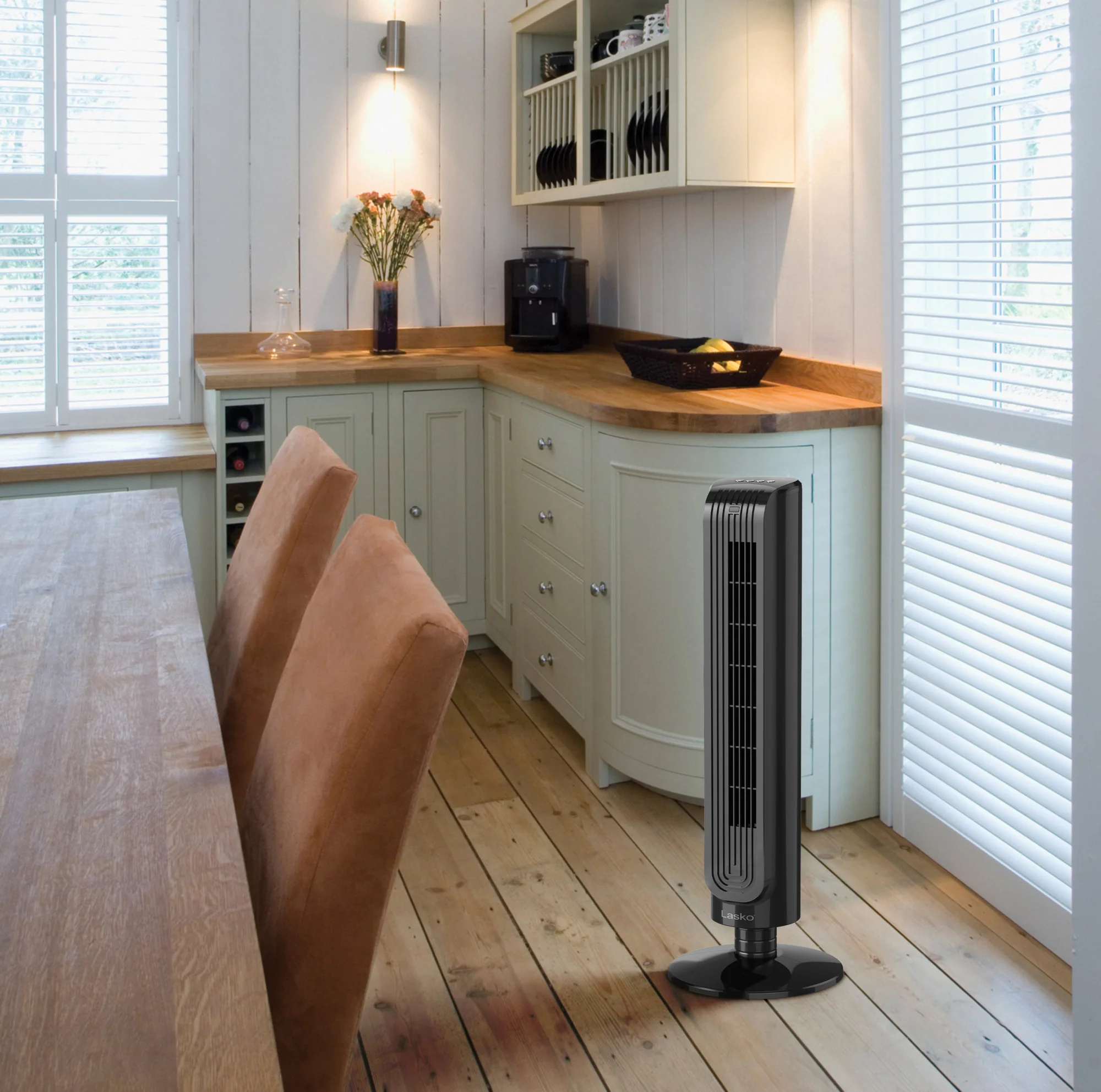 Lasko 32" Tower Fan (3-speed, remote, timer, black) - Image 8